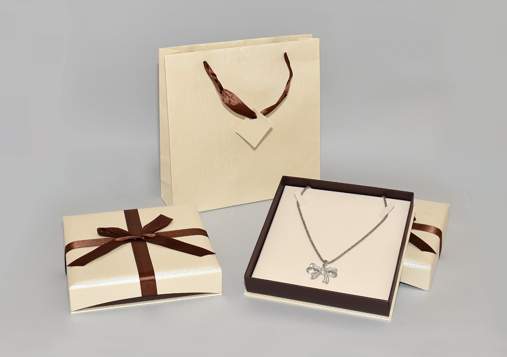 PRA ASTUCCIO COLLANA 19X19 CON BUSTA