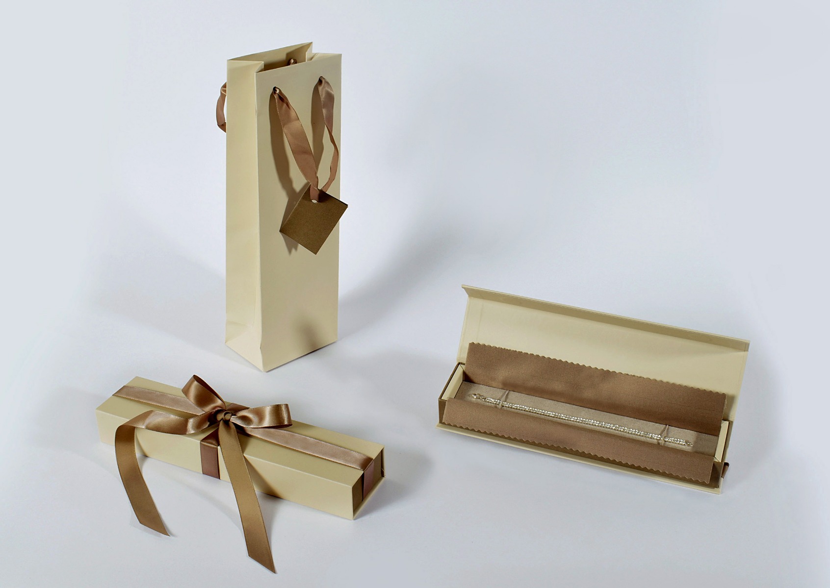 TITTA ASTUCCIO BRACCIALE STESO + BUSTA-0