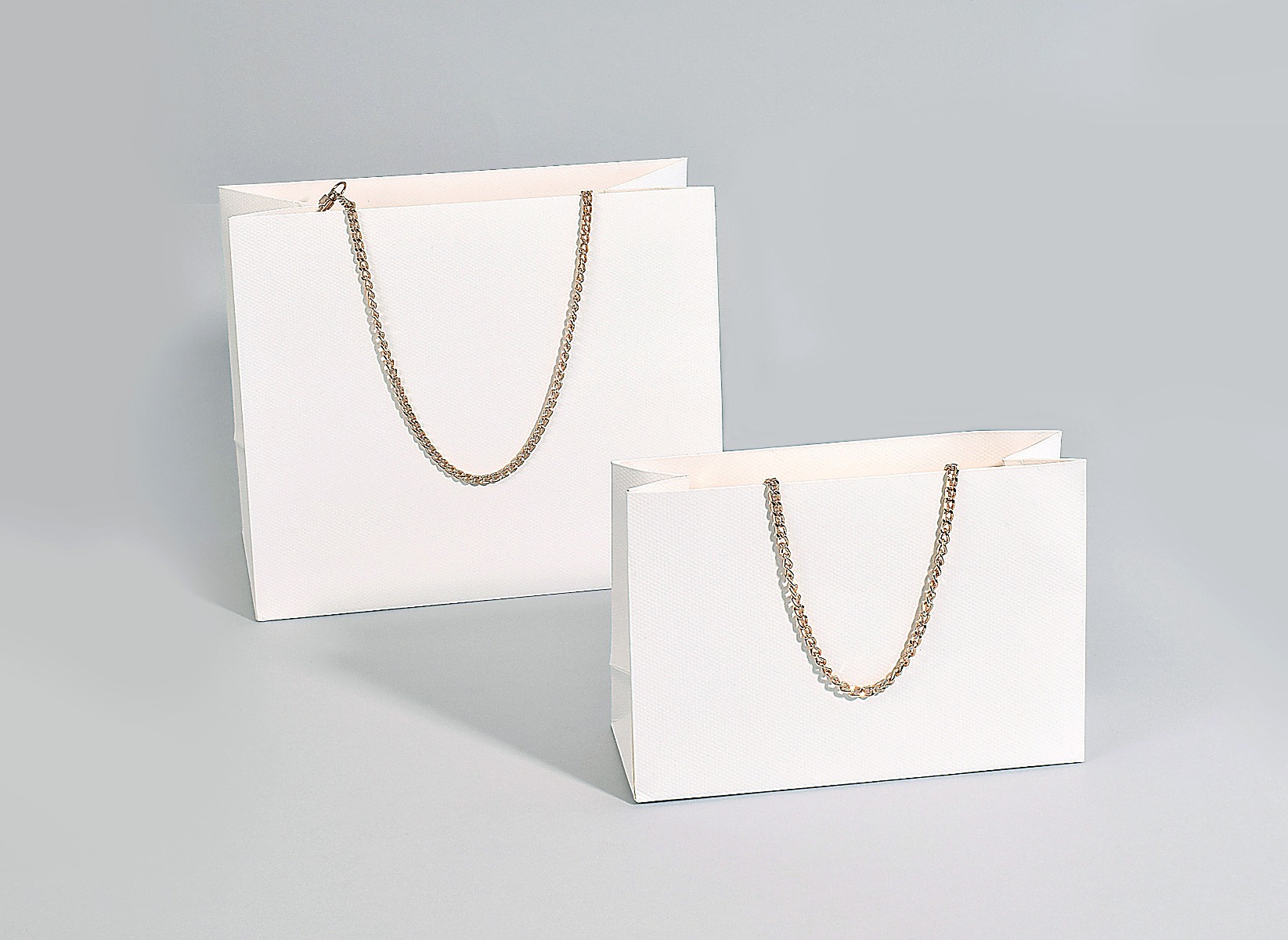 BUSTA CON CATENA Mis. 22x15x8 cm-1996 BUSTA CON CATENA Mis. 22x15x8 cm-1996